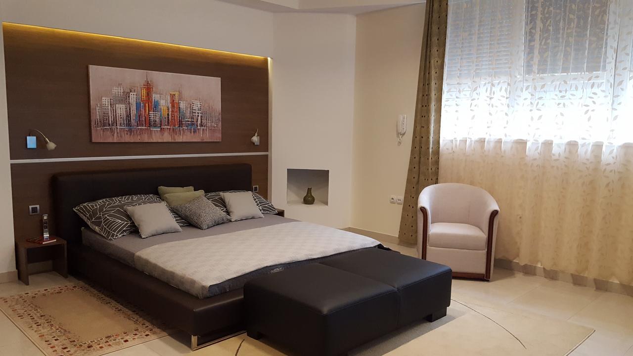 Centar Lux Vrsac Apartment Luaran gambar
