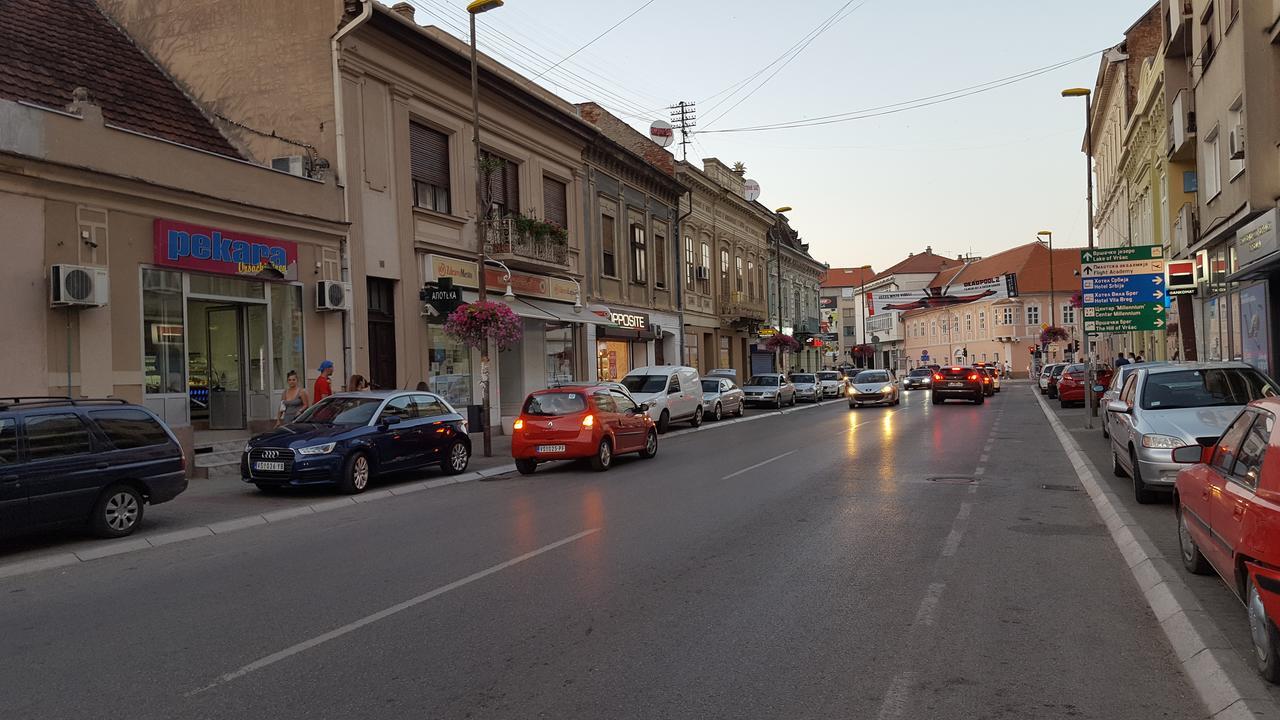 Centar Lux Vrsac Apartment Luaran gambar