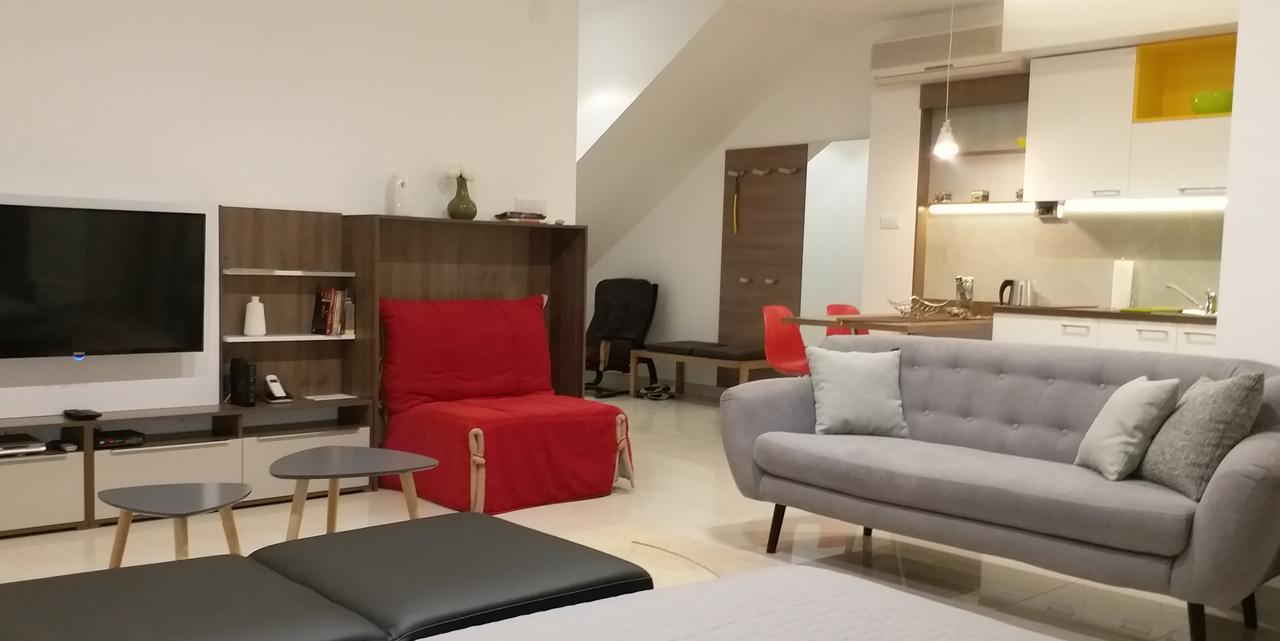 Centar Lux Vrsac Apartment Luaran gambar