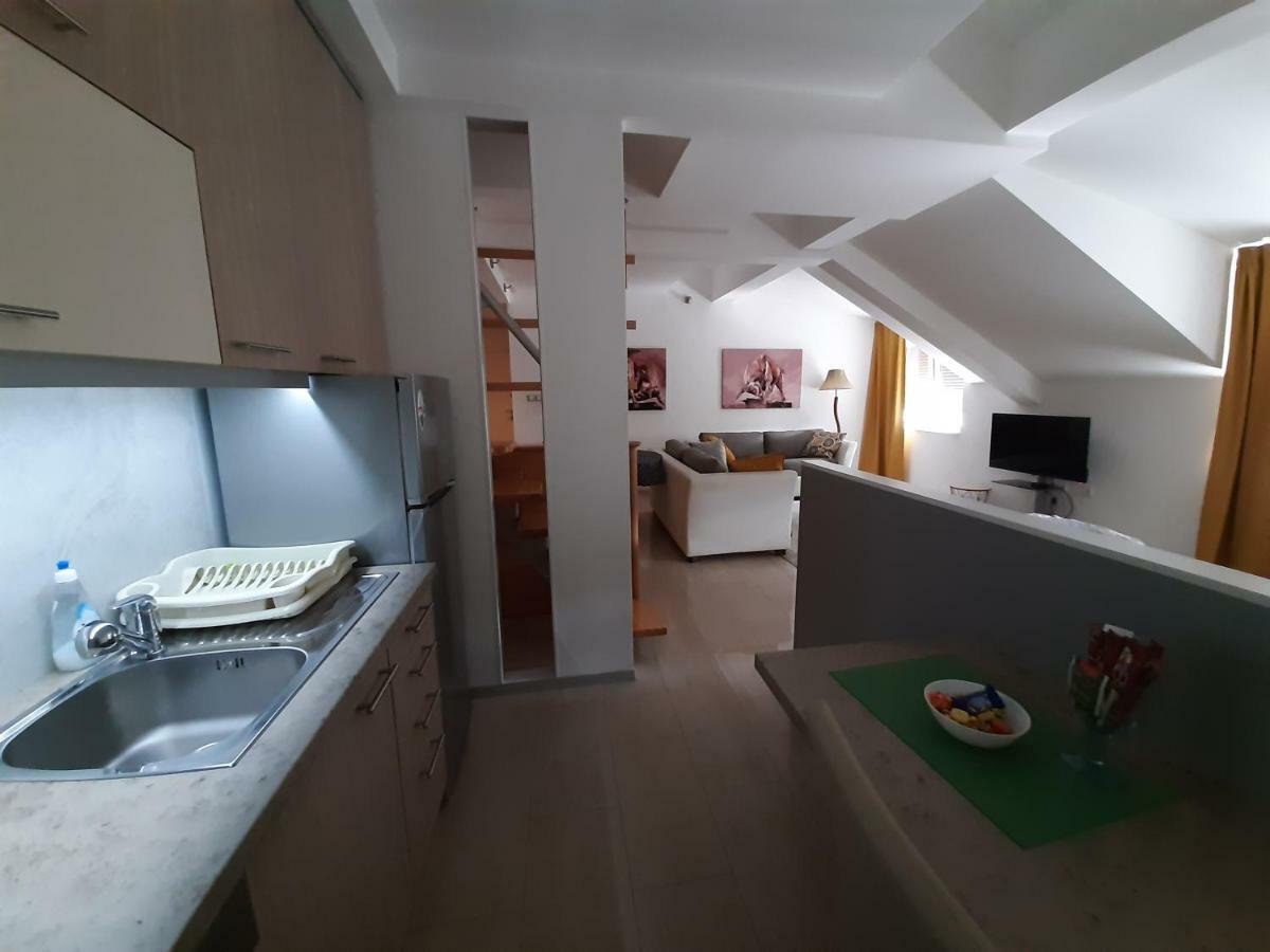 Centar Lux Vrsac Apartment Luaran gambar