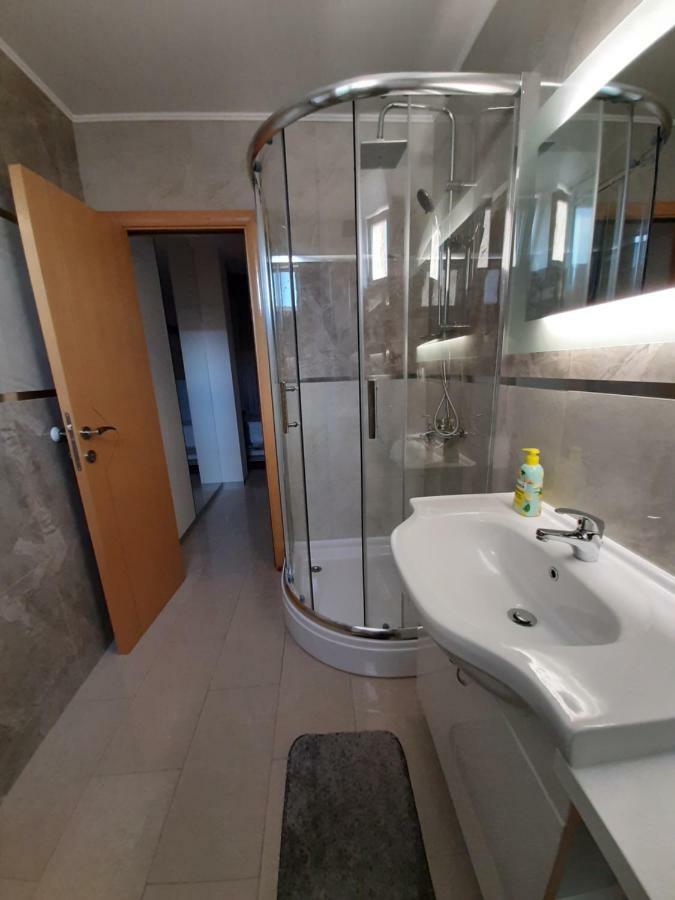 Centar Lux Vrsac Apartment Luaran gambar
